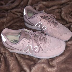 New Balance 696 Sneakers